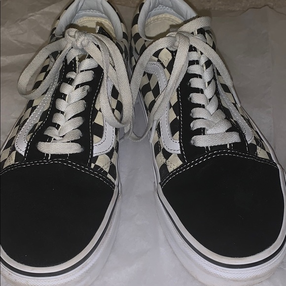 black and white checkered tie vans